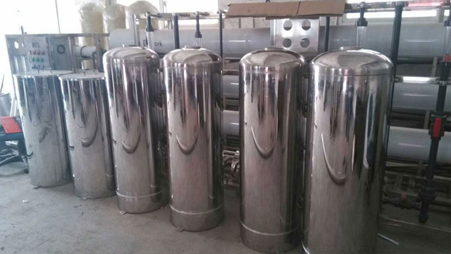 不鏽鋼容器生產難免有汙漬，使用蒸汽發生器高溫清洗效果好