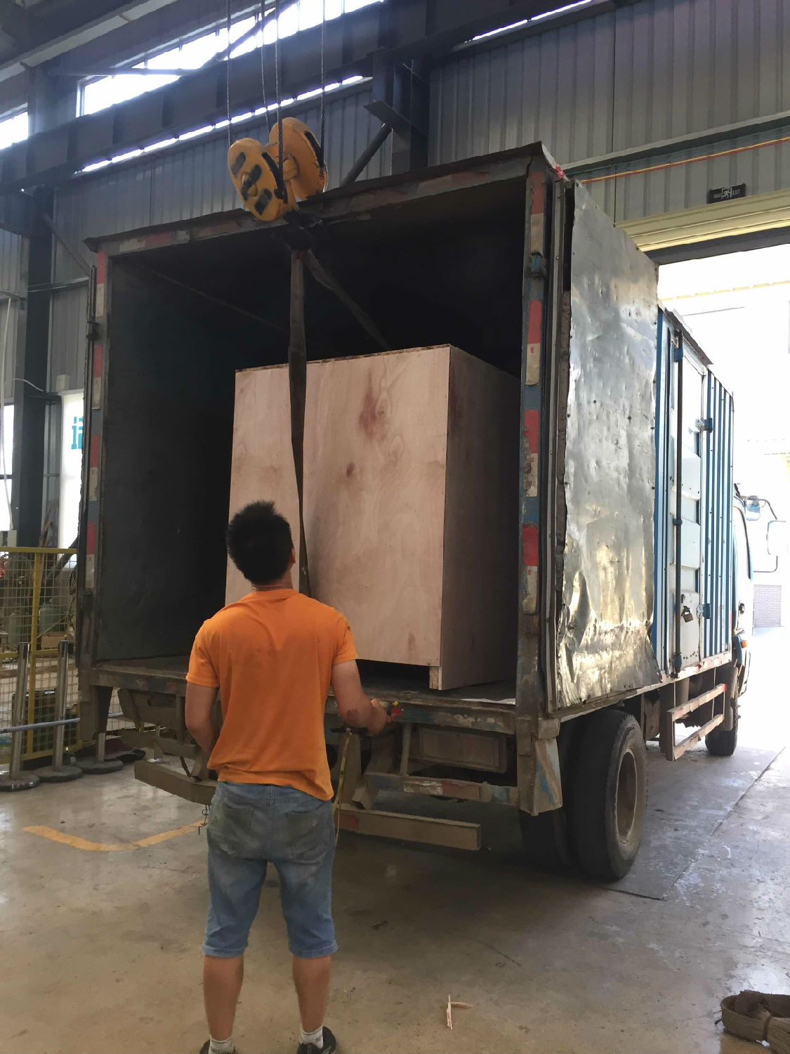 定製PLC實驗研究蒸汽發生器打包完成，準備吊裝上車啟程啦